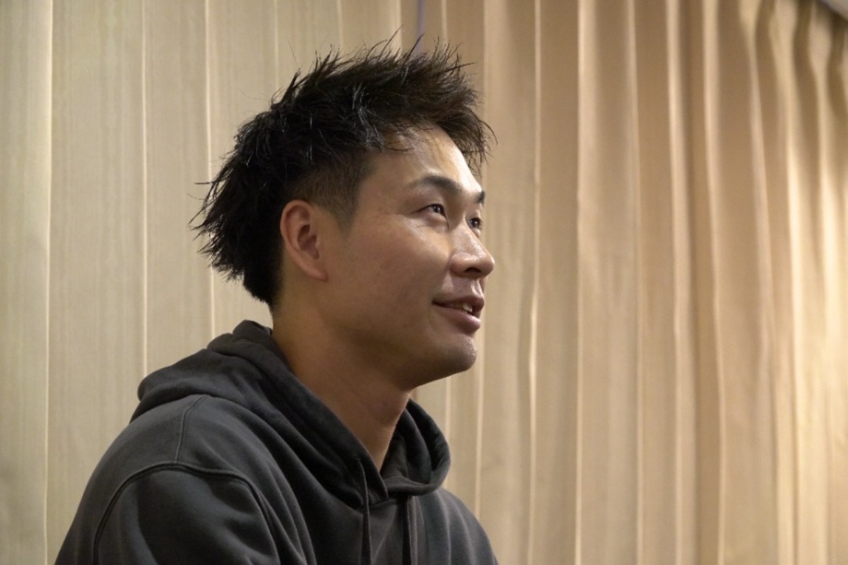 笑顔でインタビューに応じる武田翔太【写真：竹村岳】