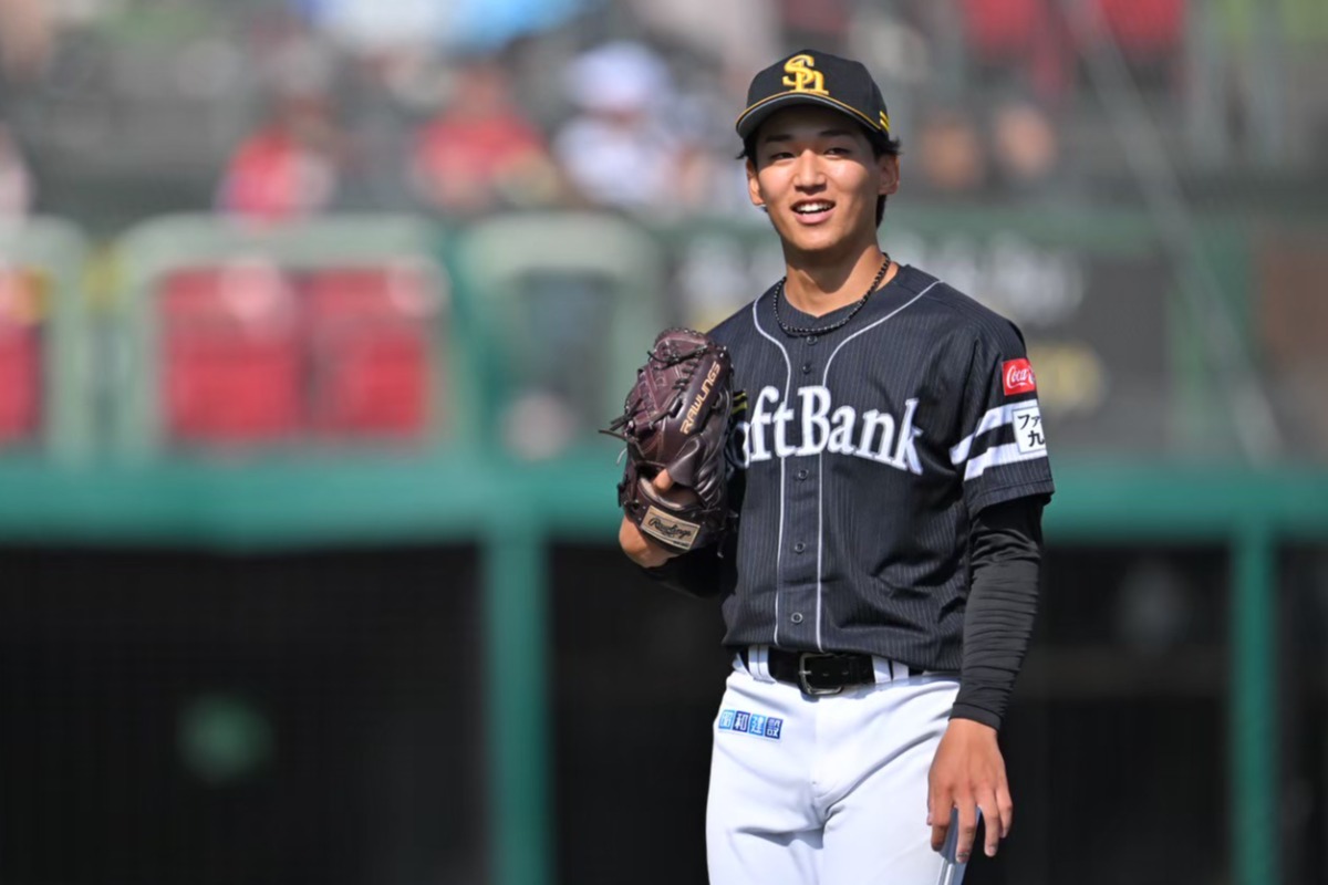 7月13日の楽天戦、三重殺でピンチを切り抜けた前田悠伍【写真：古川剛伊】