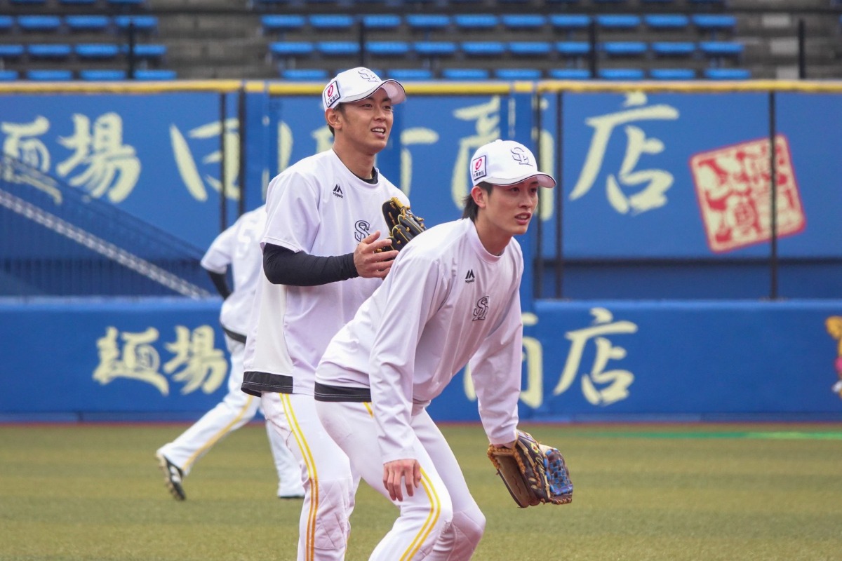 今宮健太と周東佑京【写真：竹村岳】