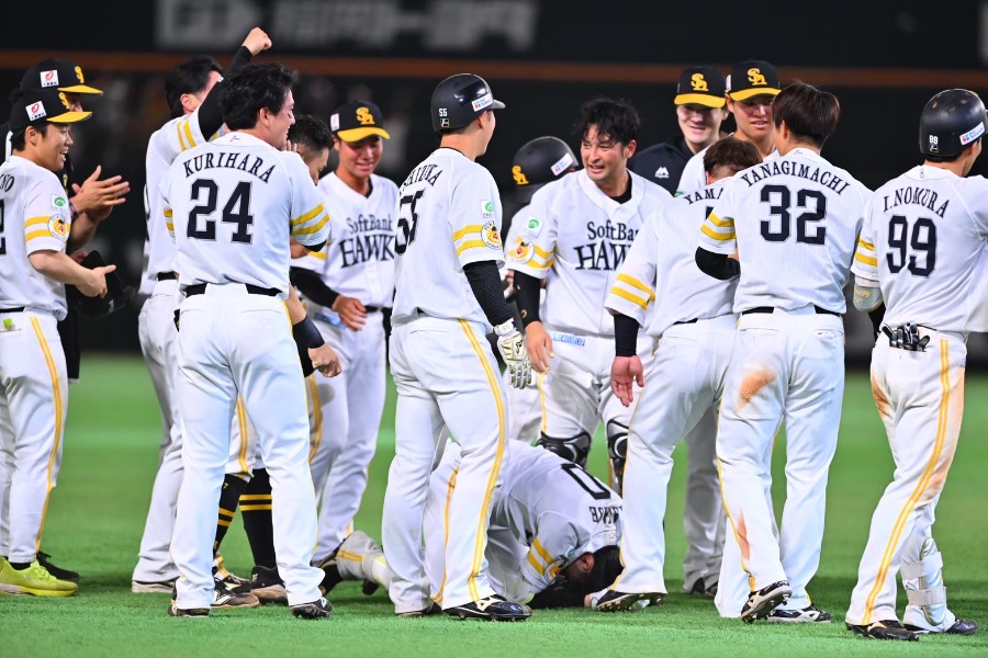 5月2日にサヨナラ打を放った川瀬晃【写真：古川剛伊】