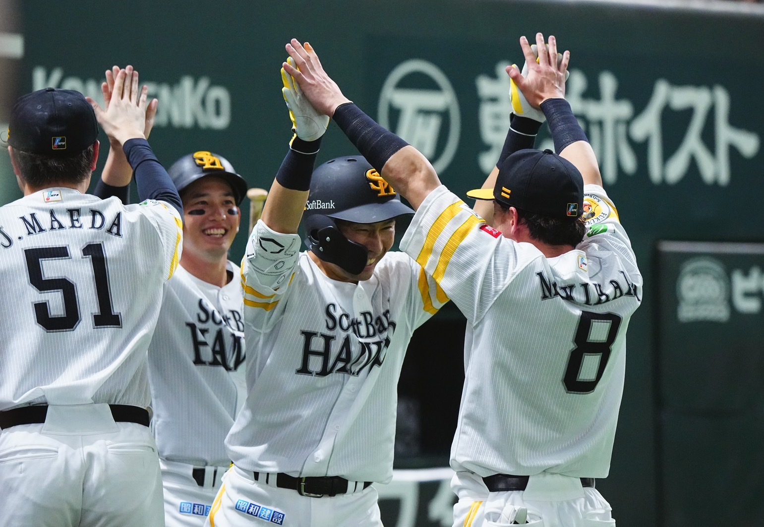 4月17日の楽天戦で1号3ランを放った中村晃【写真：荒川祐史】