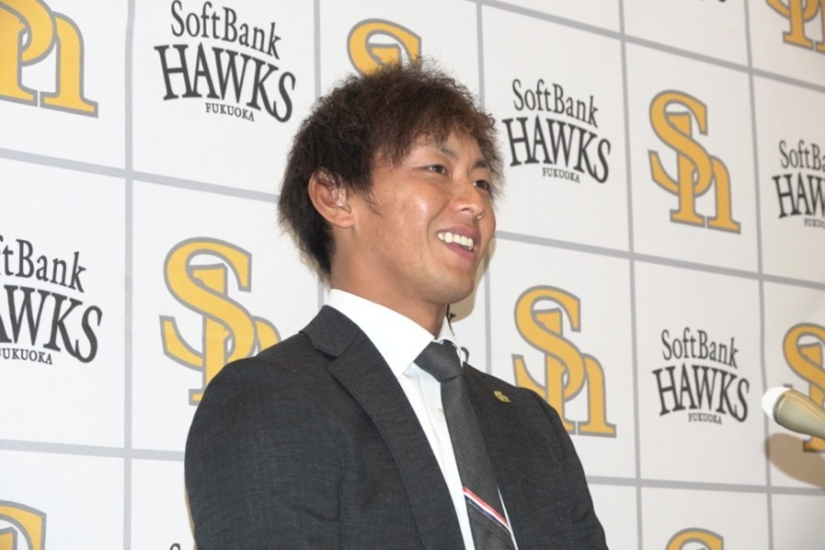 契約更改に臨んだ今宮健太【写真：竹村岳】