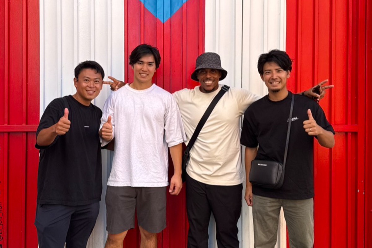 田代健太郎トレーナー、廣瀬隆太、フェリペナテル4軍投手コーチ、大野稼頭央（左から）【写真提供：大野稼頭央投手】