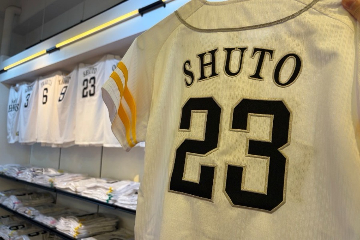 周東佑京のユニホーム【写真：竹村岳】