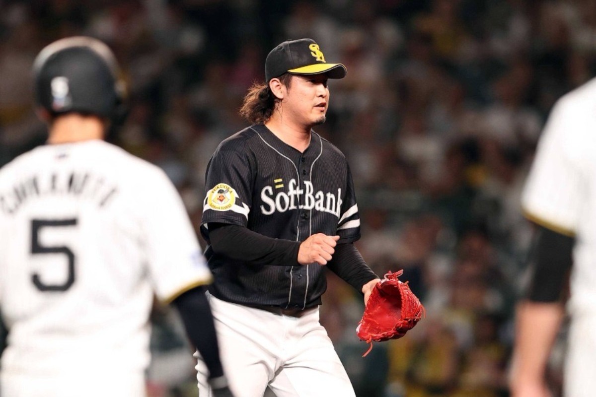 甲子園で登板する杉山一樹【写真：栗木一考】