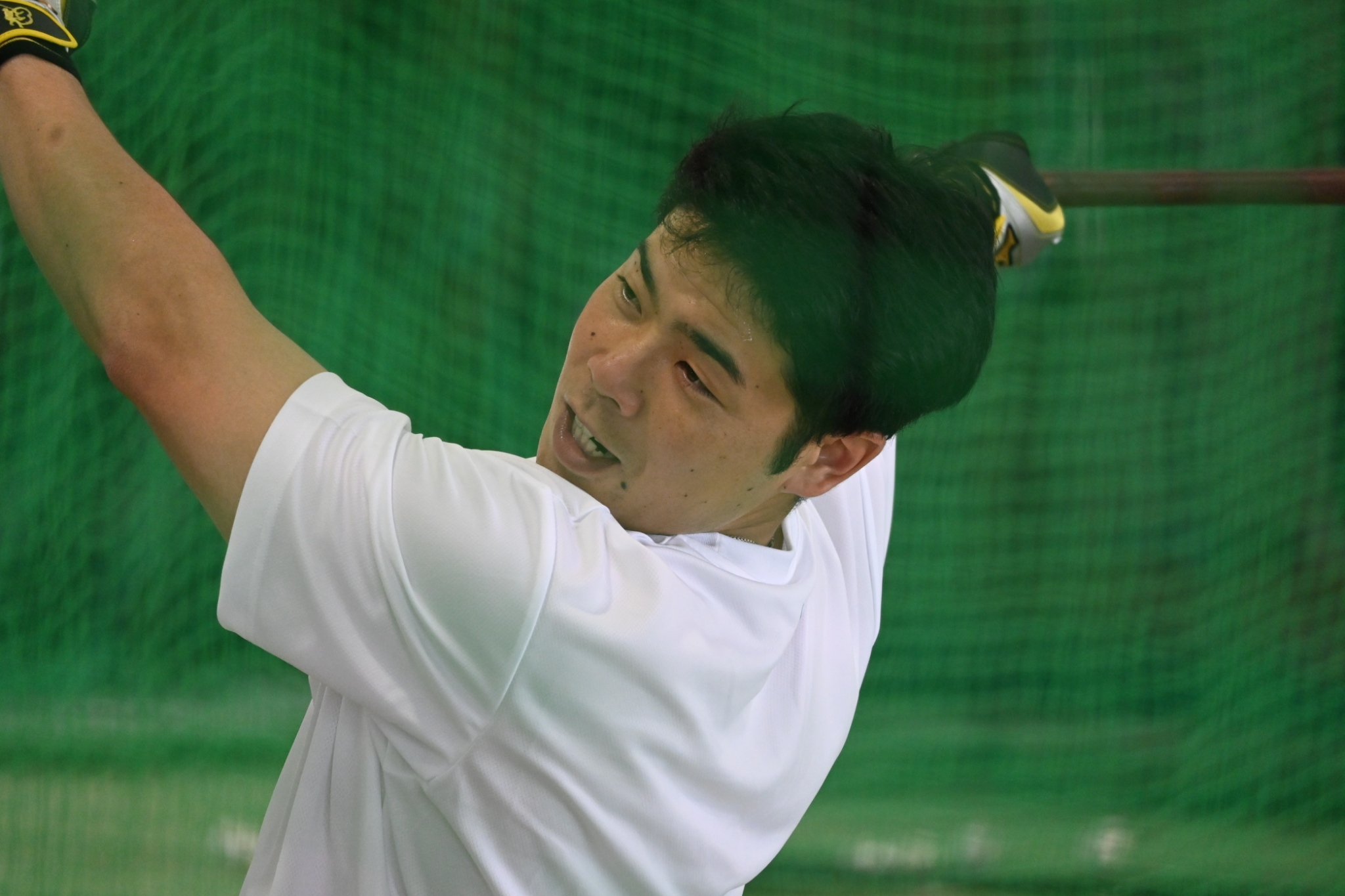 鹿児島県徳之島での自主トレで精力的に打ち込む近藤健介【写真：長濱幸治】