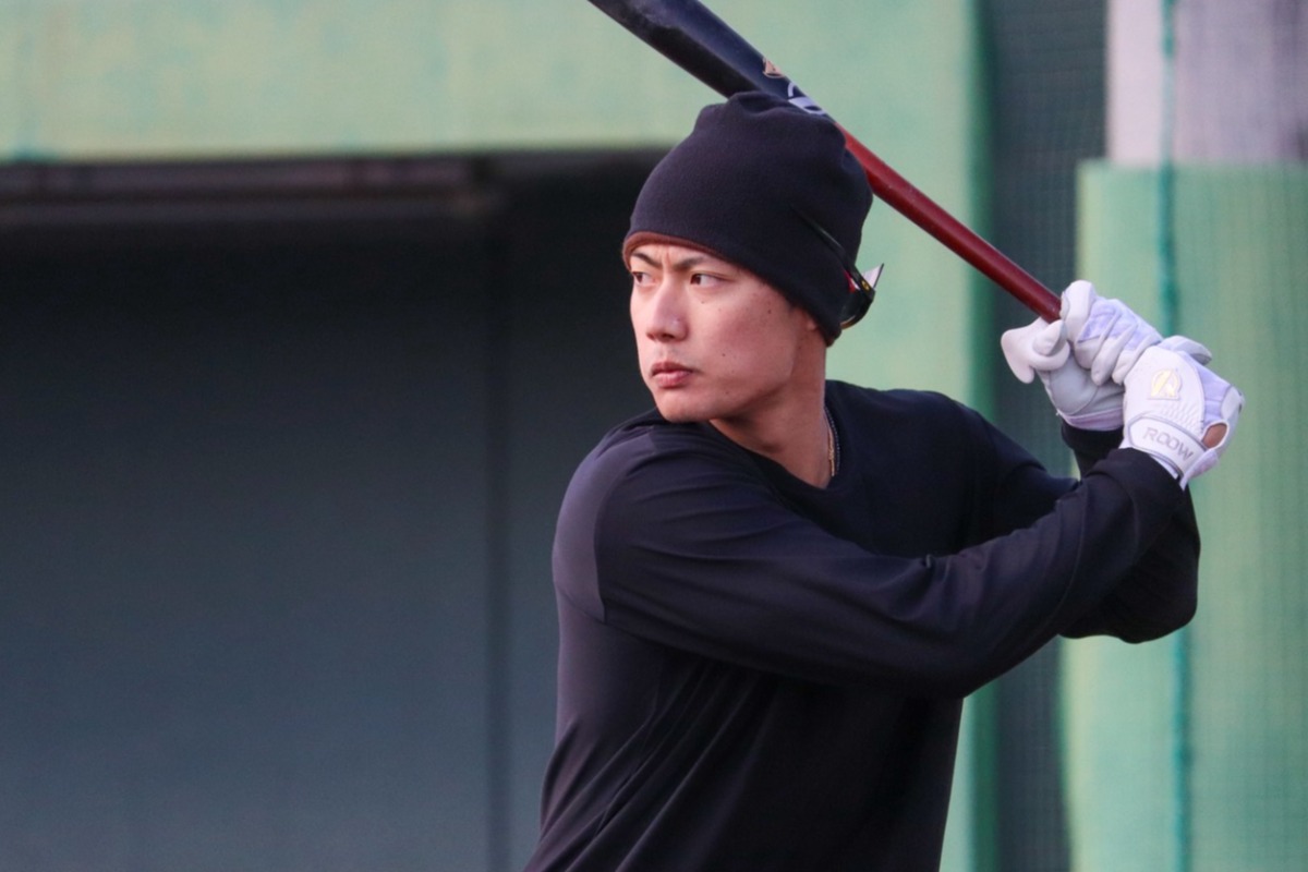 自主トレ行う渡邉陸【写真：飯田航平】