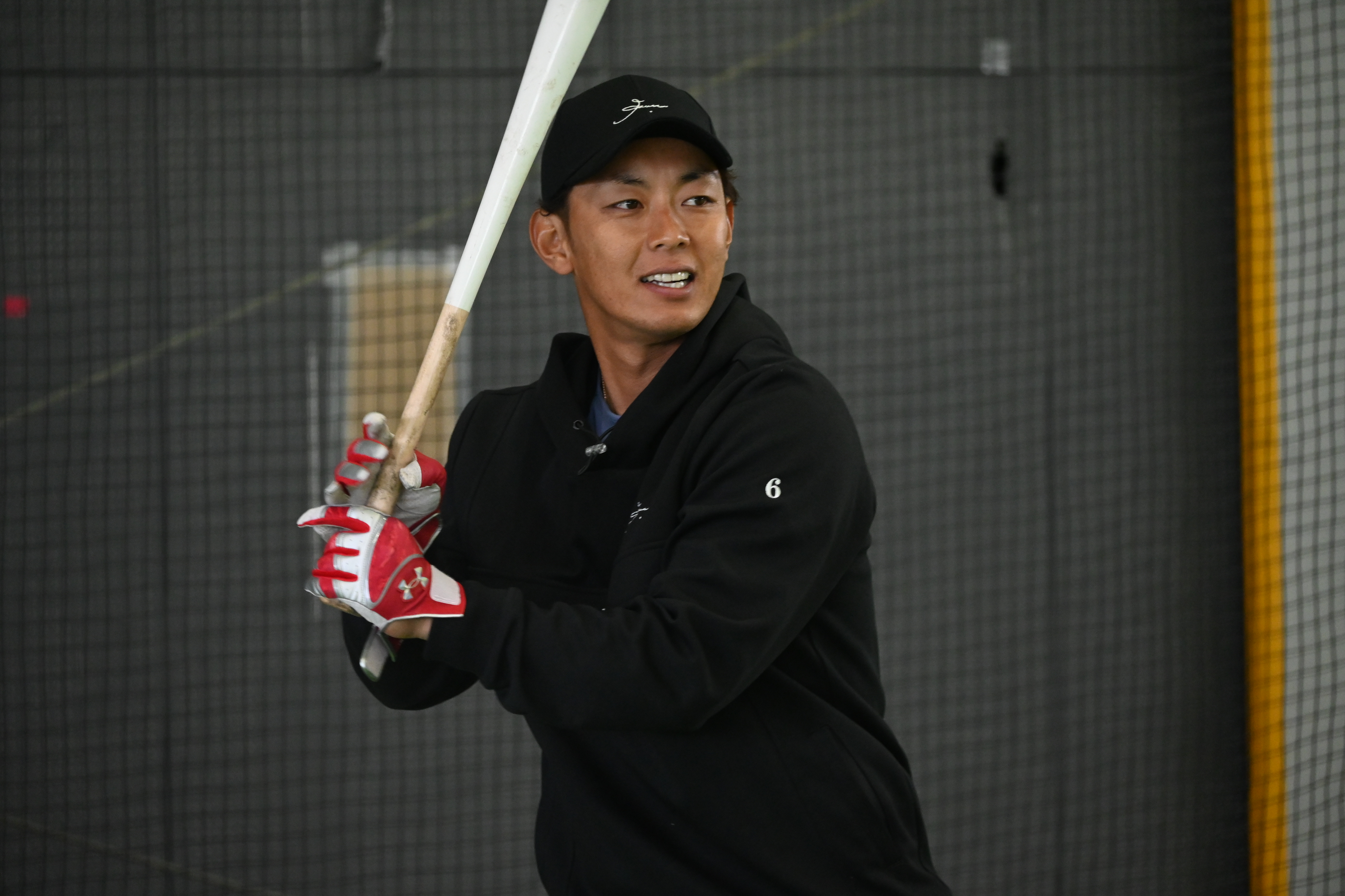 自主トレを公開した今宮健太【写真：長濱幸治】