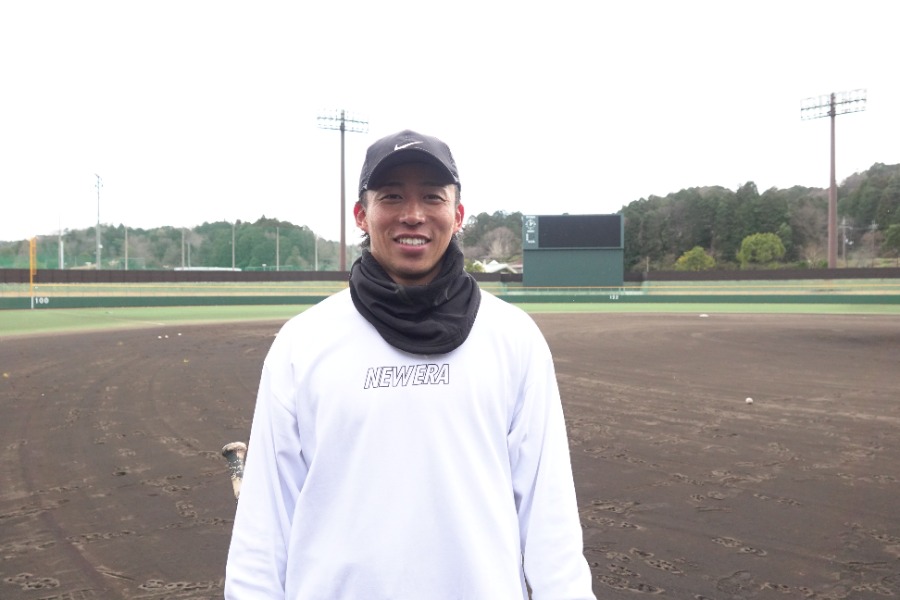 甲賀スタジアムで自主トレする野村勇【写真：竹村岳】