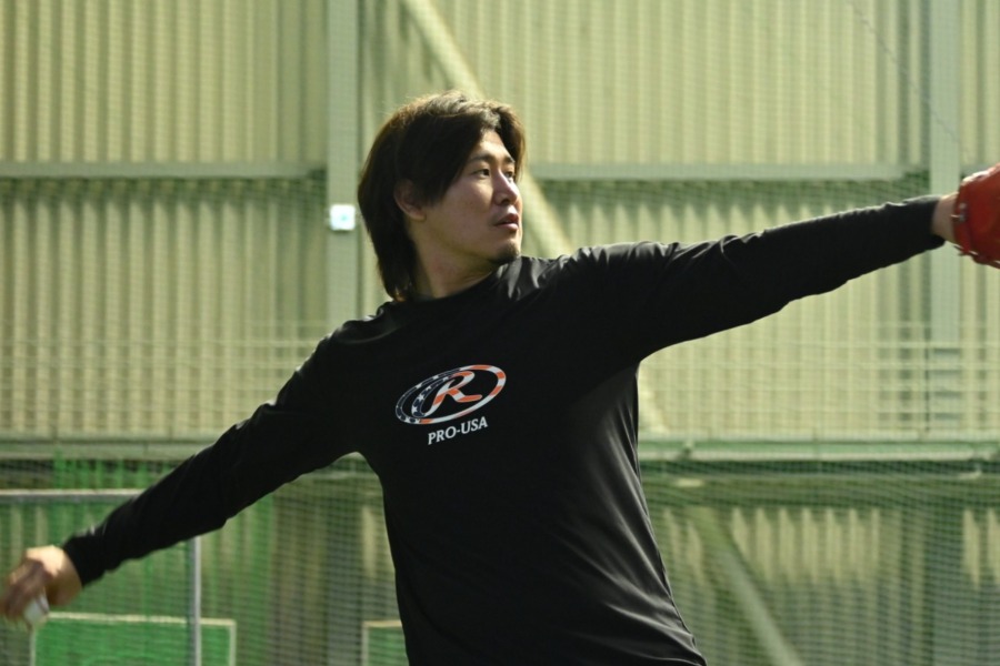 筑後のファーム施設で練習する杉山一樹【写真：長濱幸治】