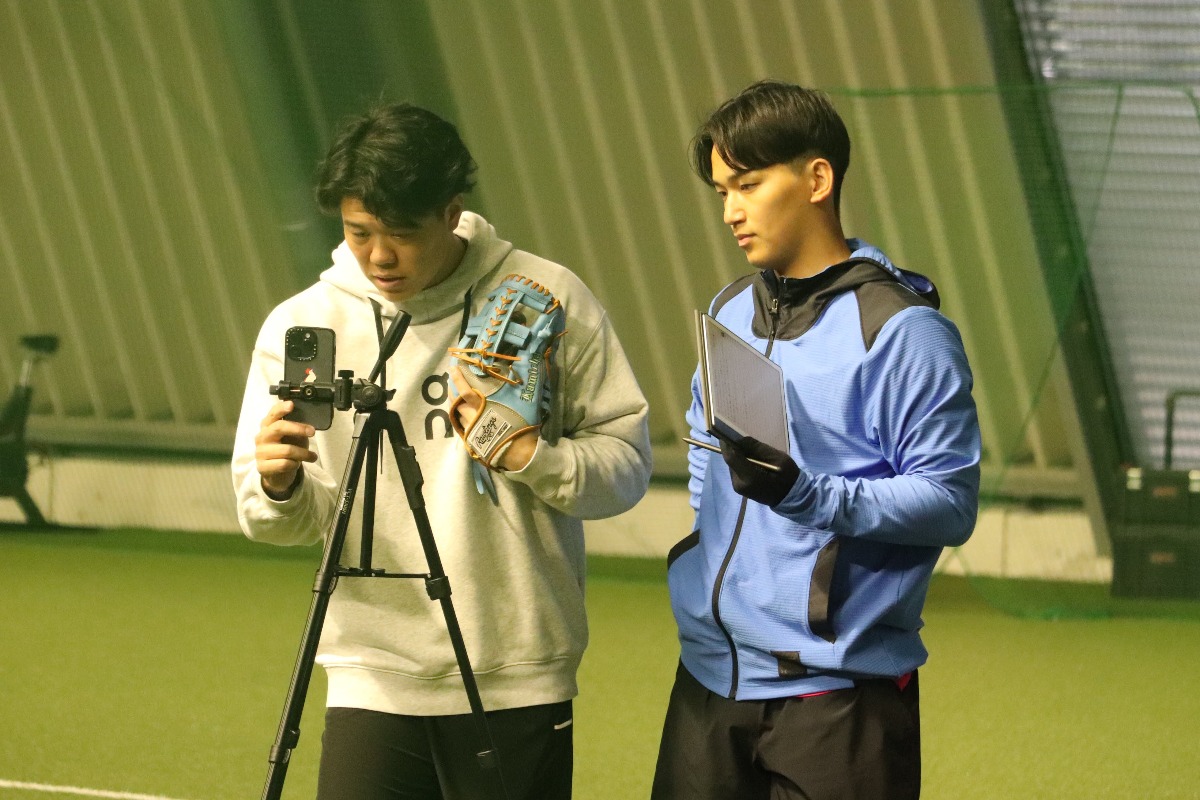 上茶谷大河（左）と前田悠伍【写真：飯田航平】