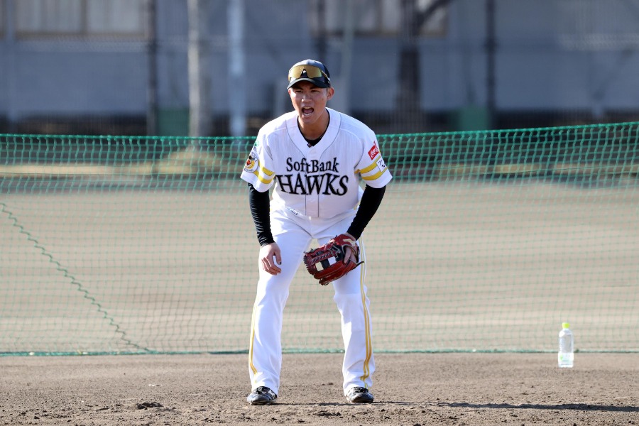 春季キャンプで練習に励む庄子雄大【写真：栗木一考】