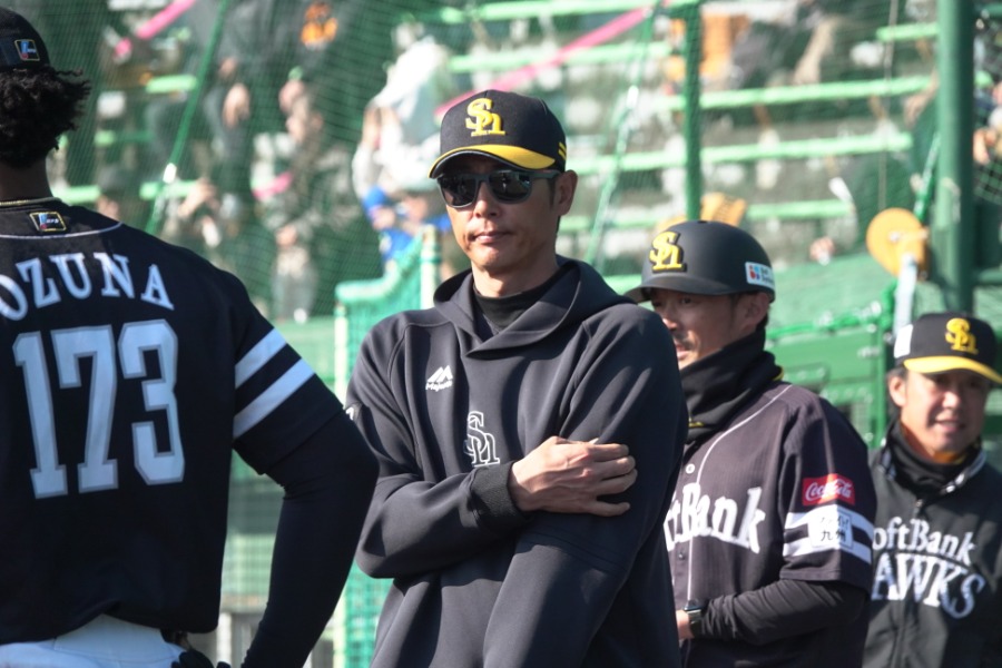 巨人との練習試合に勝利した斉藤和巳2軍監督【写真：竹村岳】