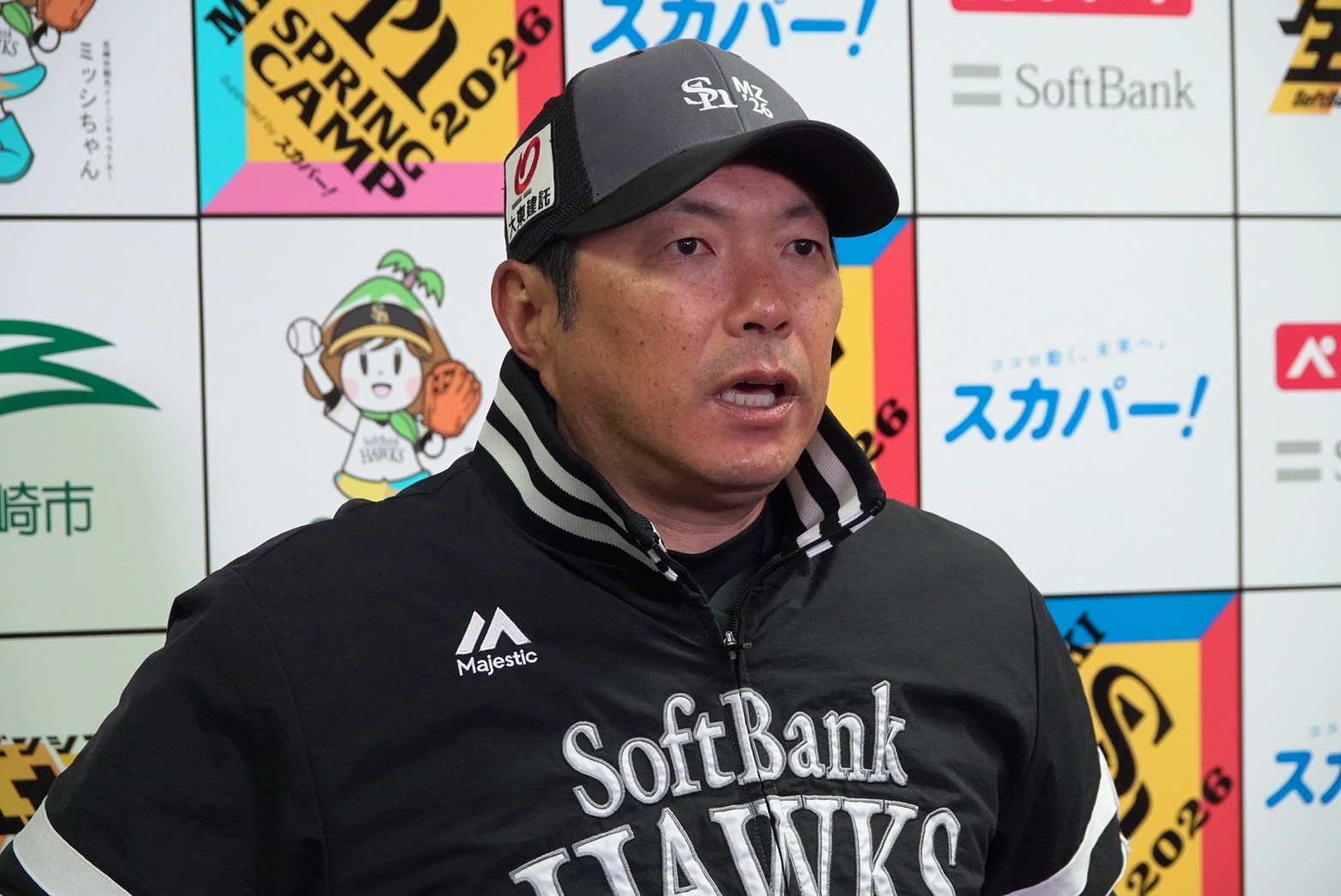 開幕投手を発表した小久保監督【写真・竹村岳】