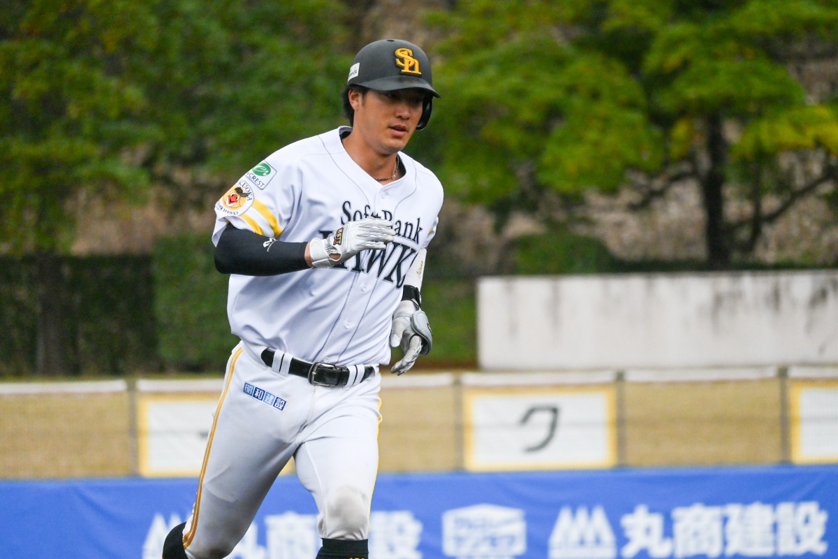 本塁打を放った大友宗【写真：飯田航平】