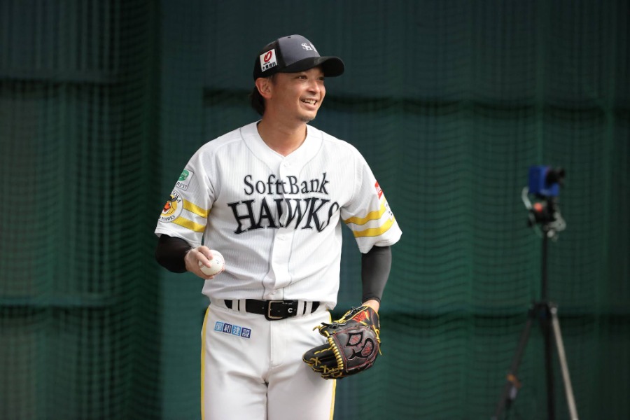 東浜巨【写真：栗木一考】