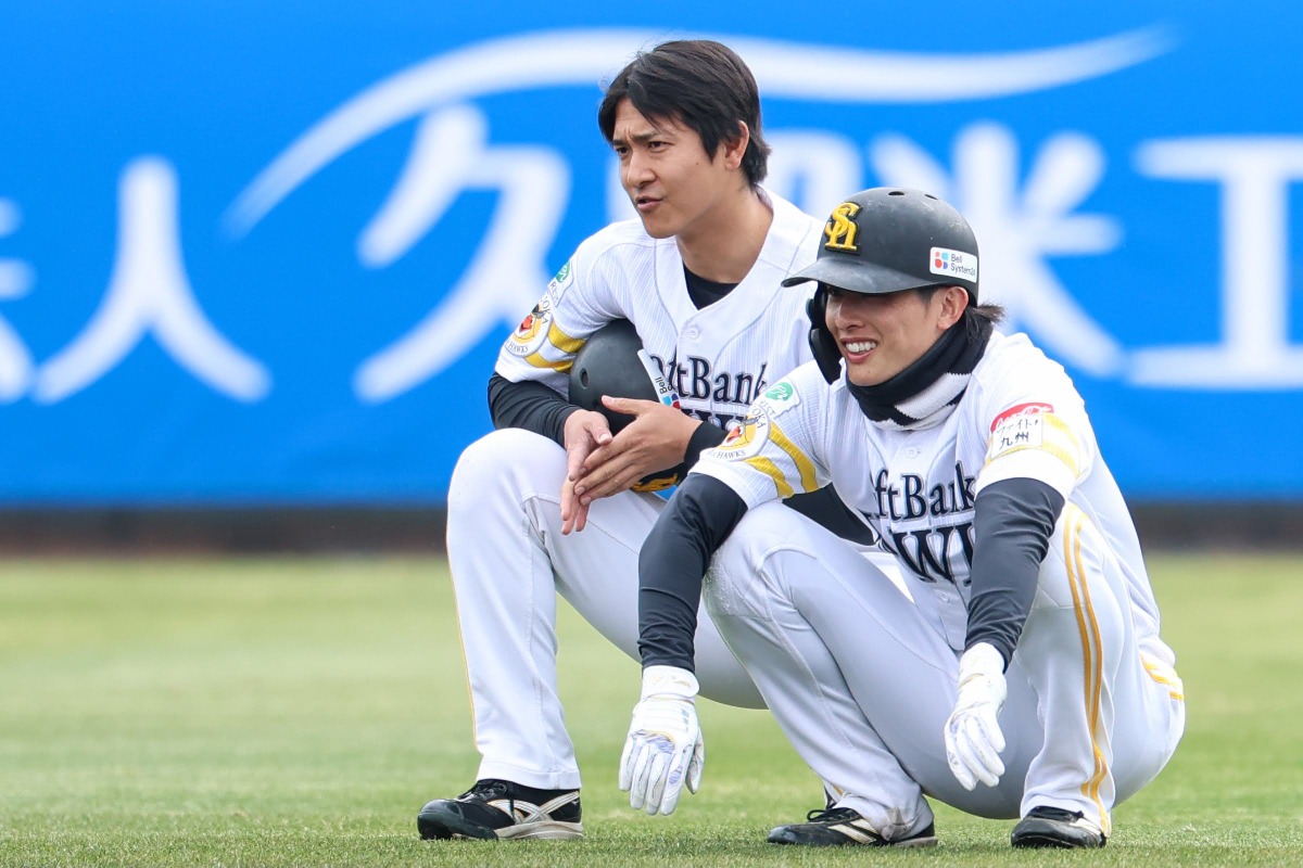 柳町達と周東佑京【写真：加治屋友輝】
