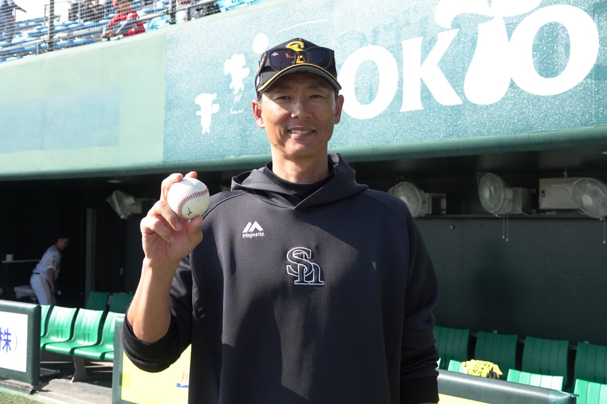 今季初勝利を飾った斉藤和巳2軍監督【写真：竹村岳】