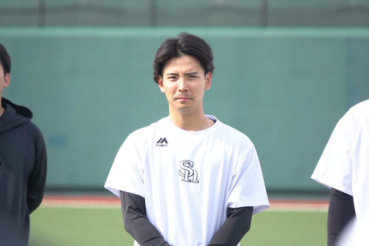 集合で笑顔を見せる大野稼頭央【写真：竹村岳】