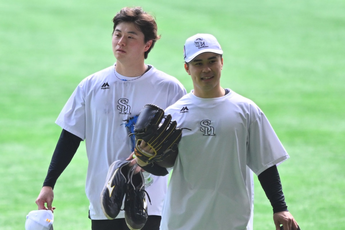 前田純（左）と松本晴【写真：古川剛伊】
