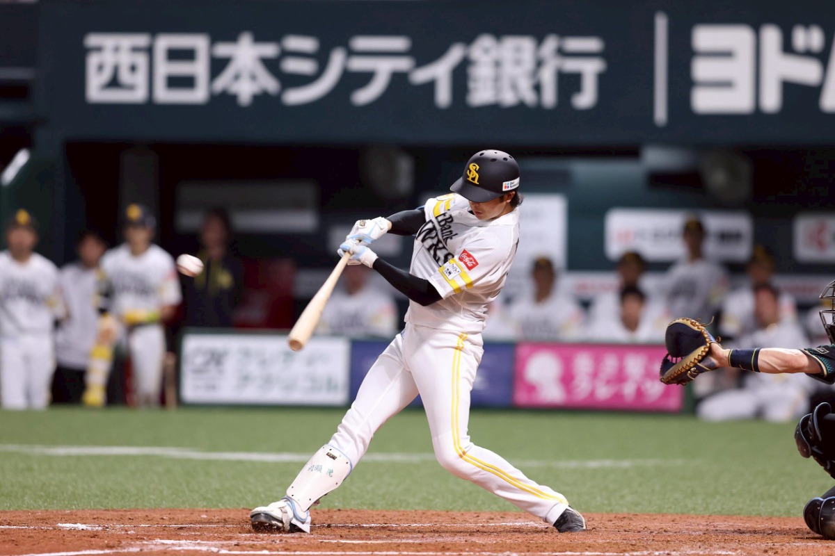 今季初スタメンで3安打の活躍を見せた川瀬晃【写真：栗木一考】