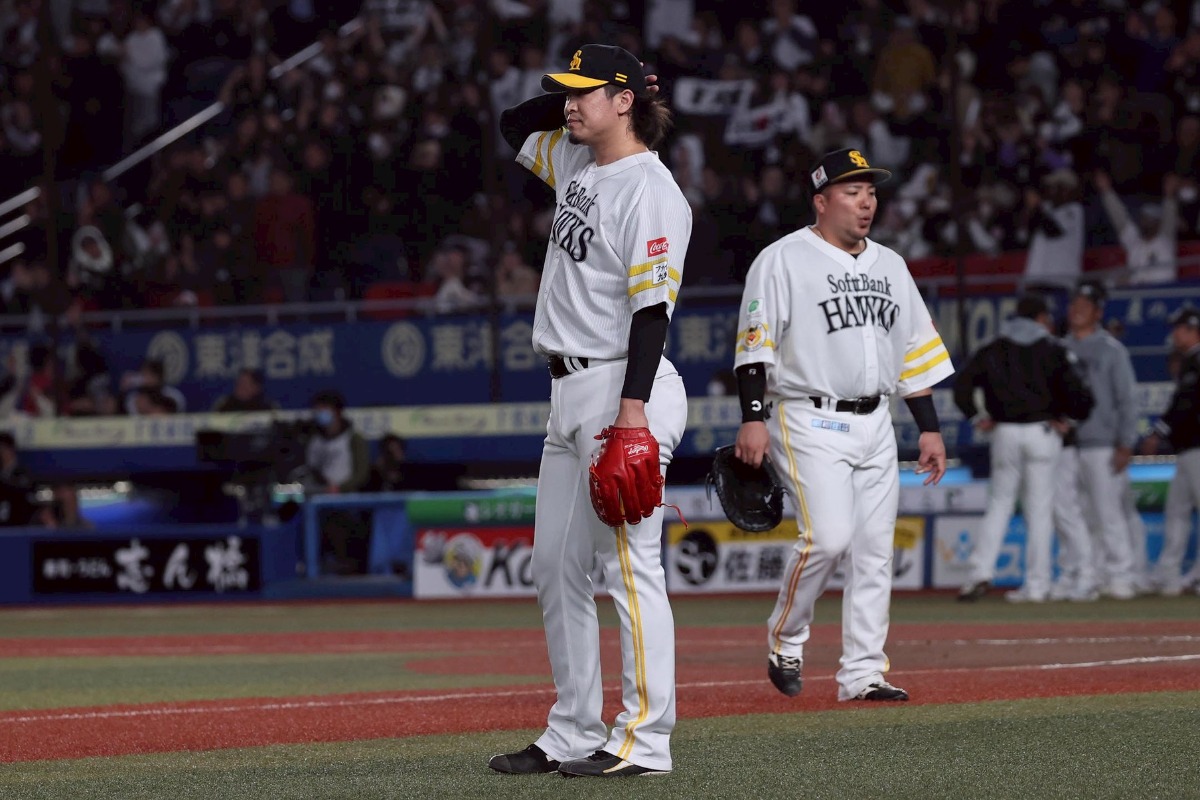 サヨナラ負けを喫し、立ちすくむ杉山一樹【写真：栗木一考】