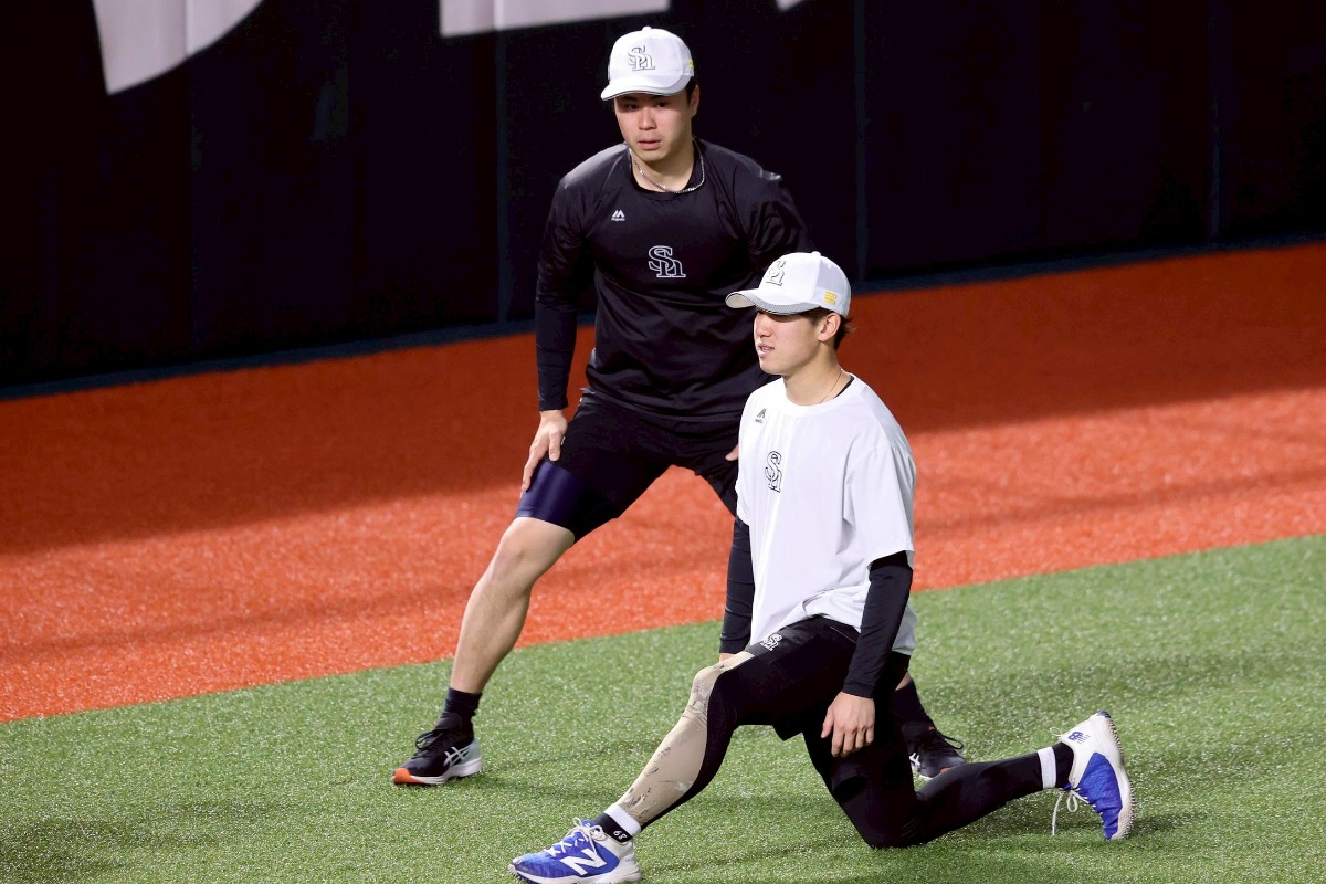 松本晴(左)と木村光【写真:栗木一考】
