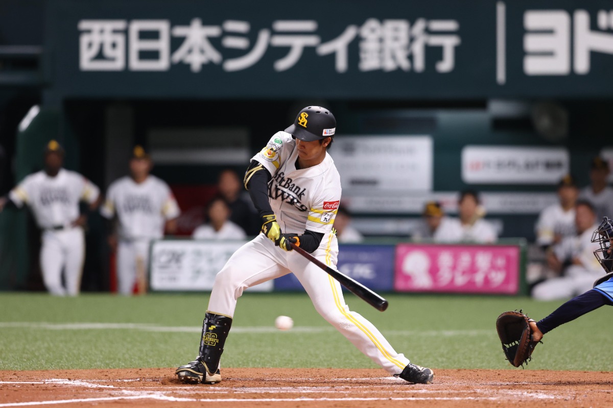 V弾につながる四球を選んだ柳町達【写真：栗木一考】