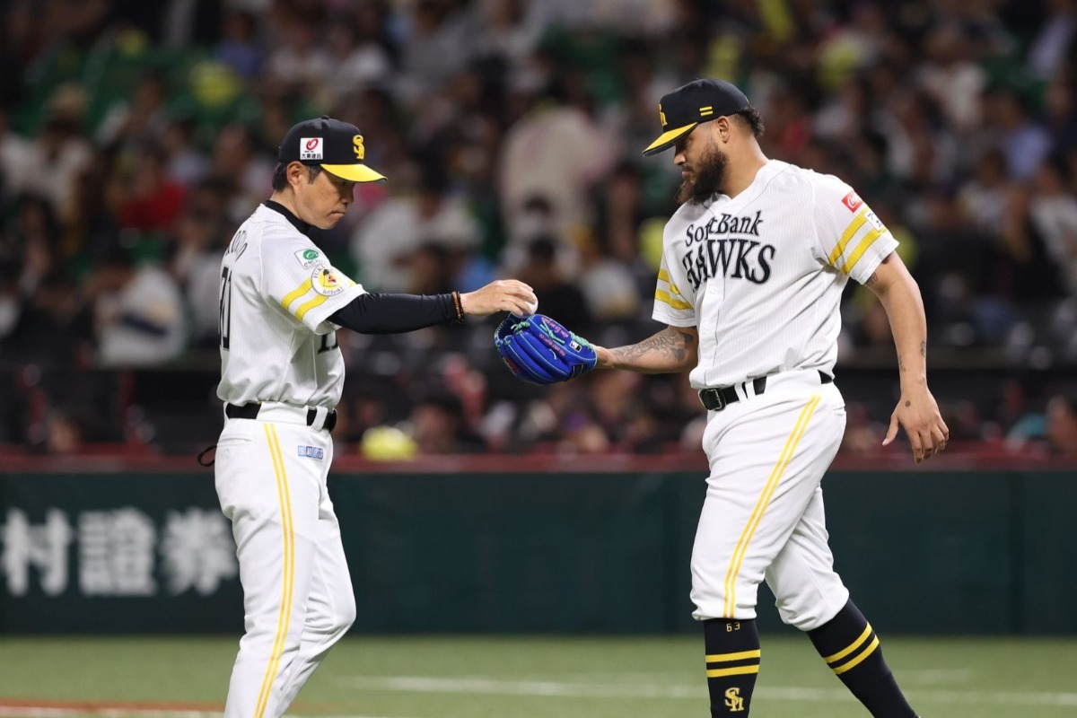 15日の楽天戦でマウンドに上がるヘルナンデス【写真：栗木一考】