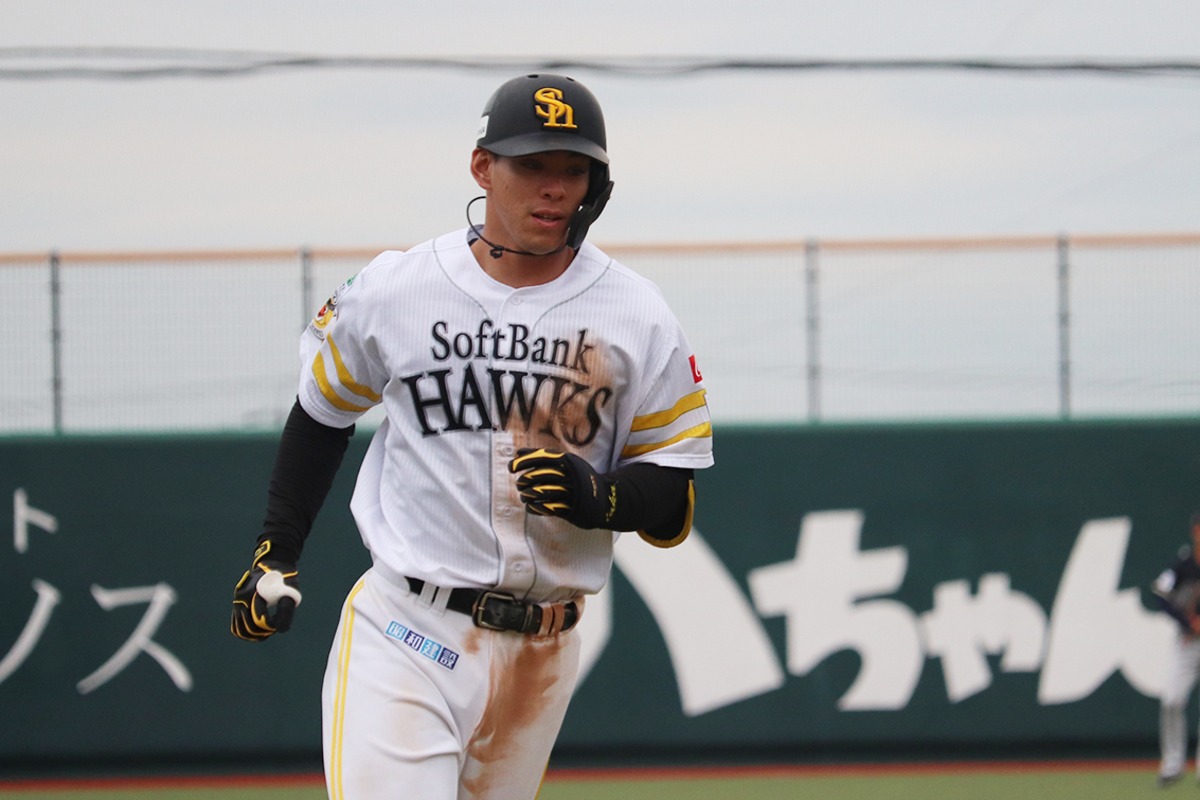 公式戦初本塁打を放った高橋【写真：飯田航平】