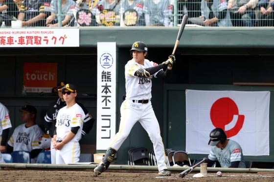 柳町達と長谷川勇也コーチ