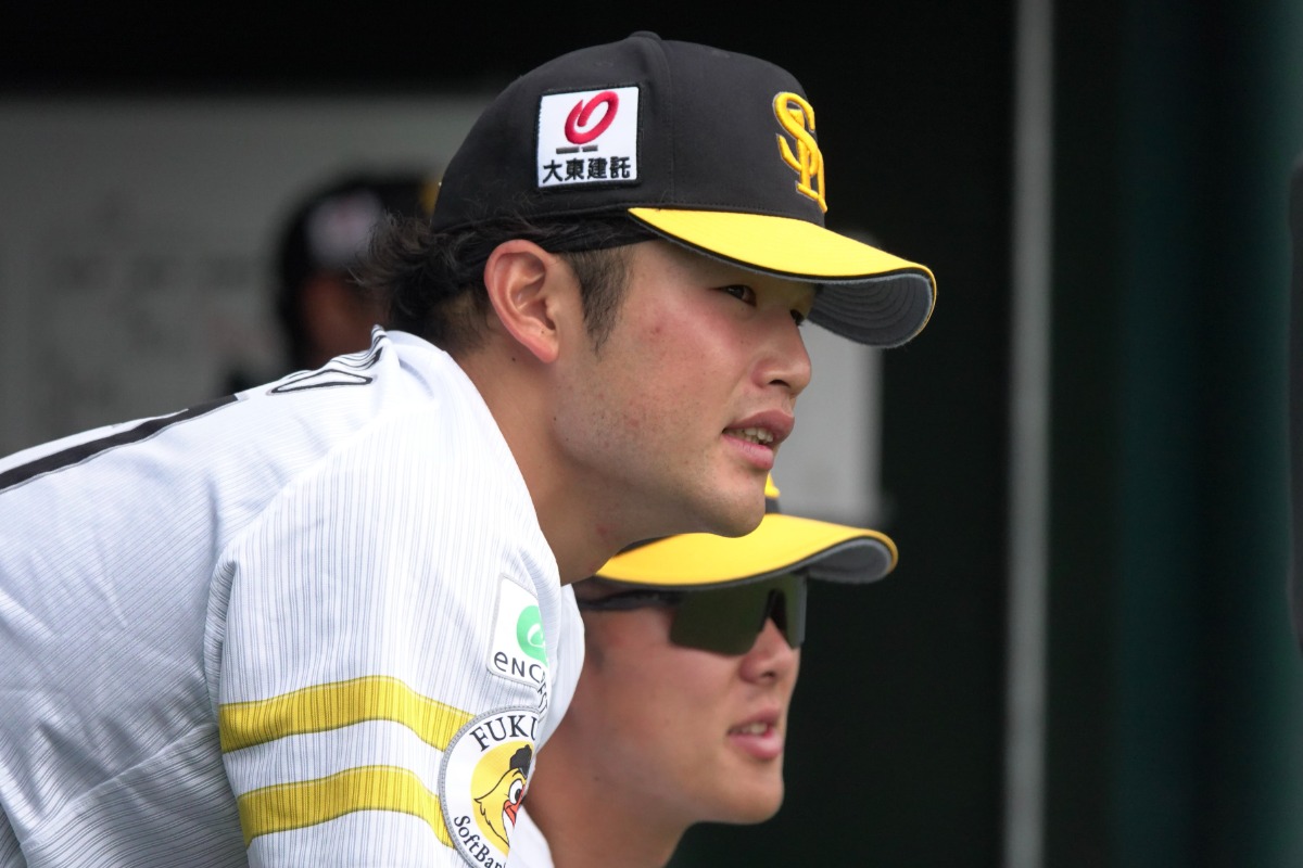 2軍戦でベンチから声を出す山本恵大【写真：竹村岳】
