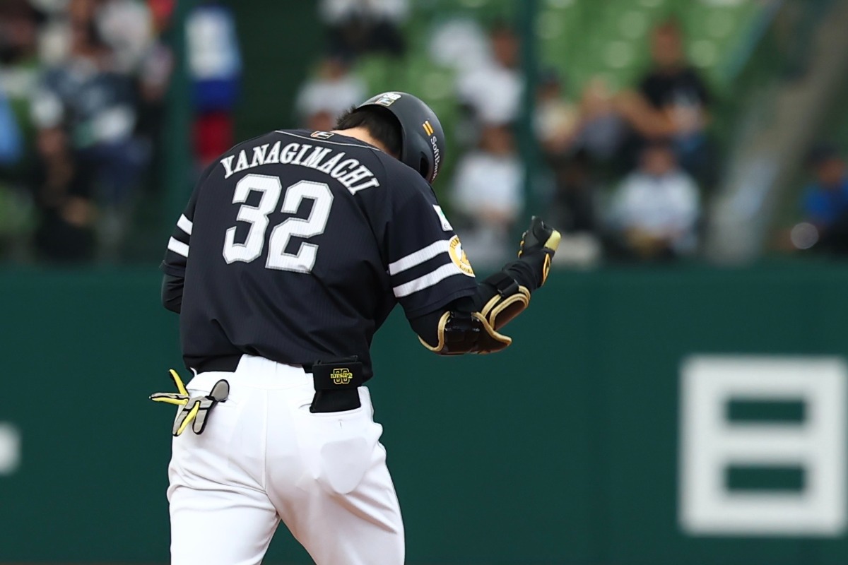 勝ち越しの2点二塁打を放った柳町達【写真：加治屋友輝】