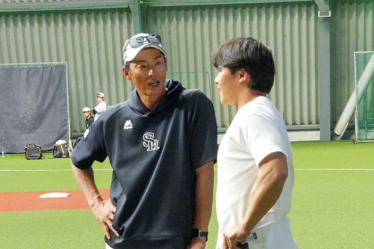 井上朋也斉藤和巳2軍監督【撮影：森大樹】