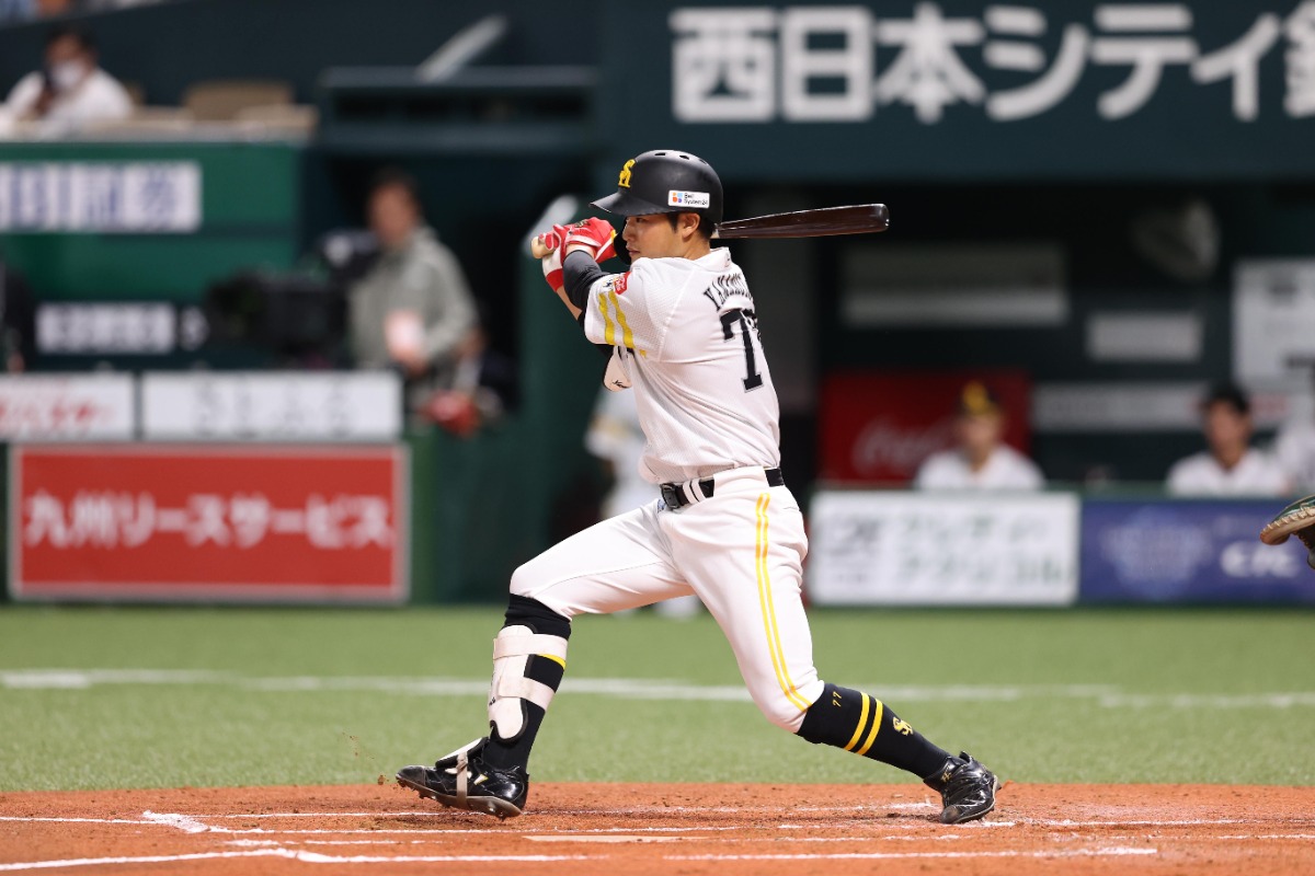 12日の西武戦で今季初安打を放った山本恵大【写真:栗木一考】