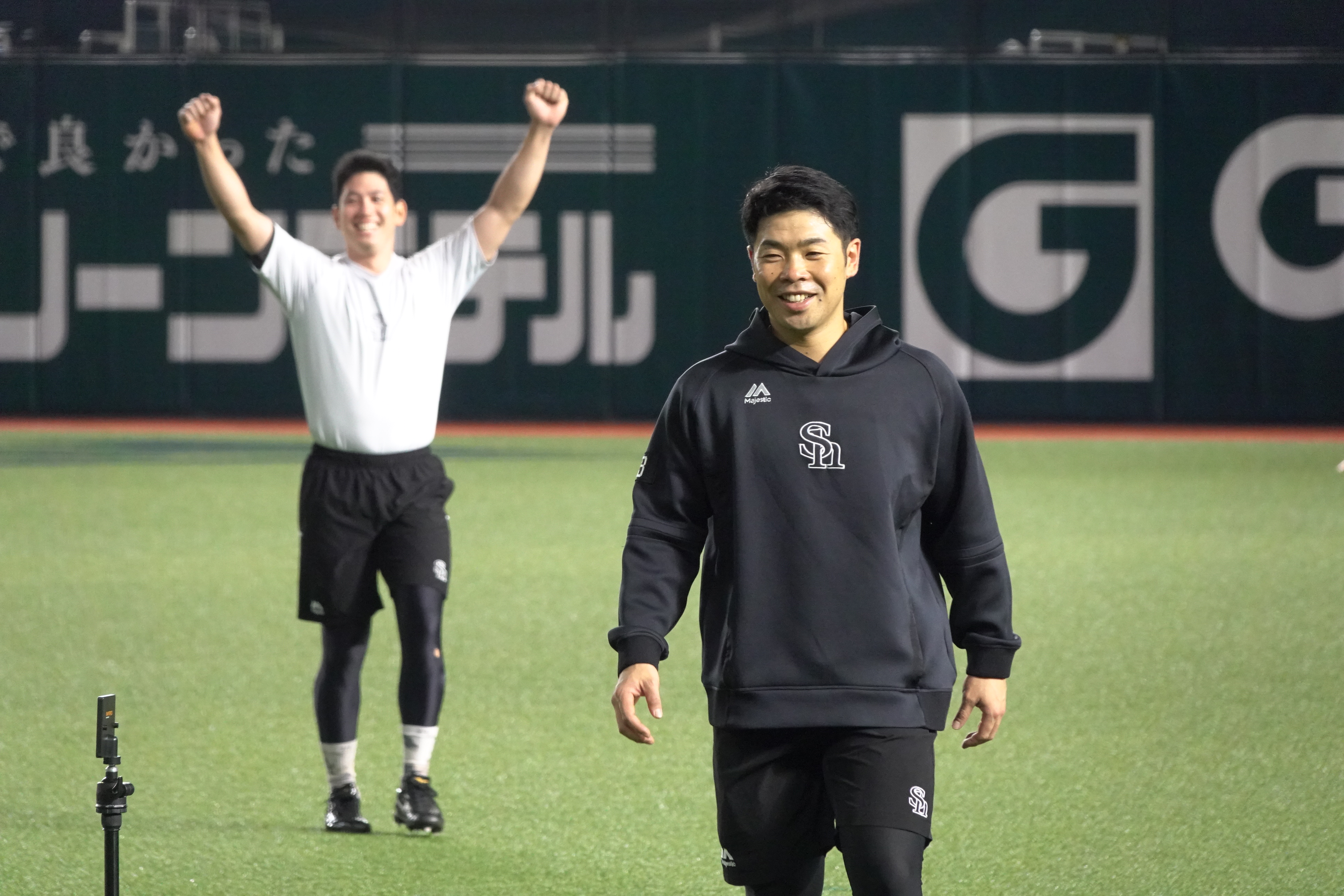 近藤健介（手前）と栗原陵矢【写真：竹村岳】