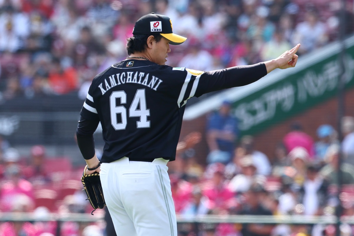 6回に登板して無失点に抑えた上茶谷大河【写真：加治屋友輝】