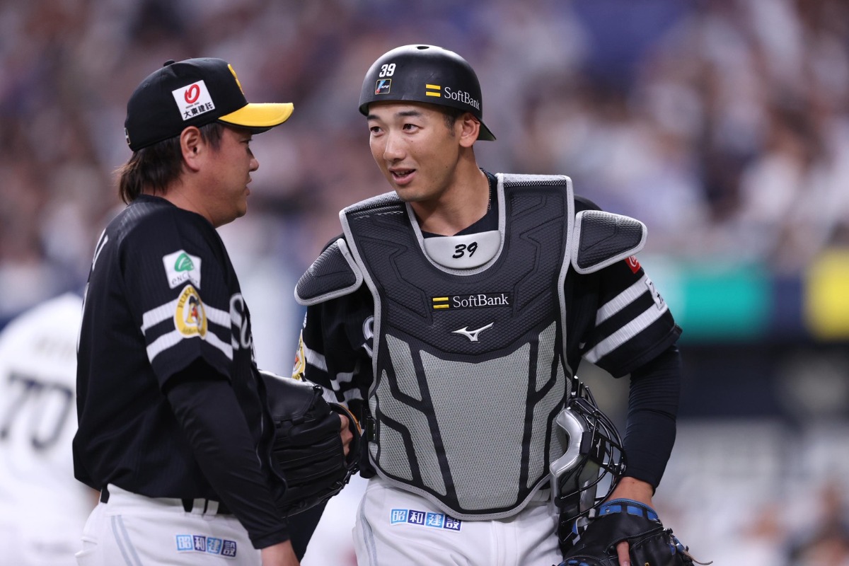 津森宥紀に声をかける山本祐大【写真：栗木一考】