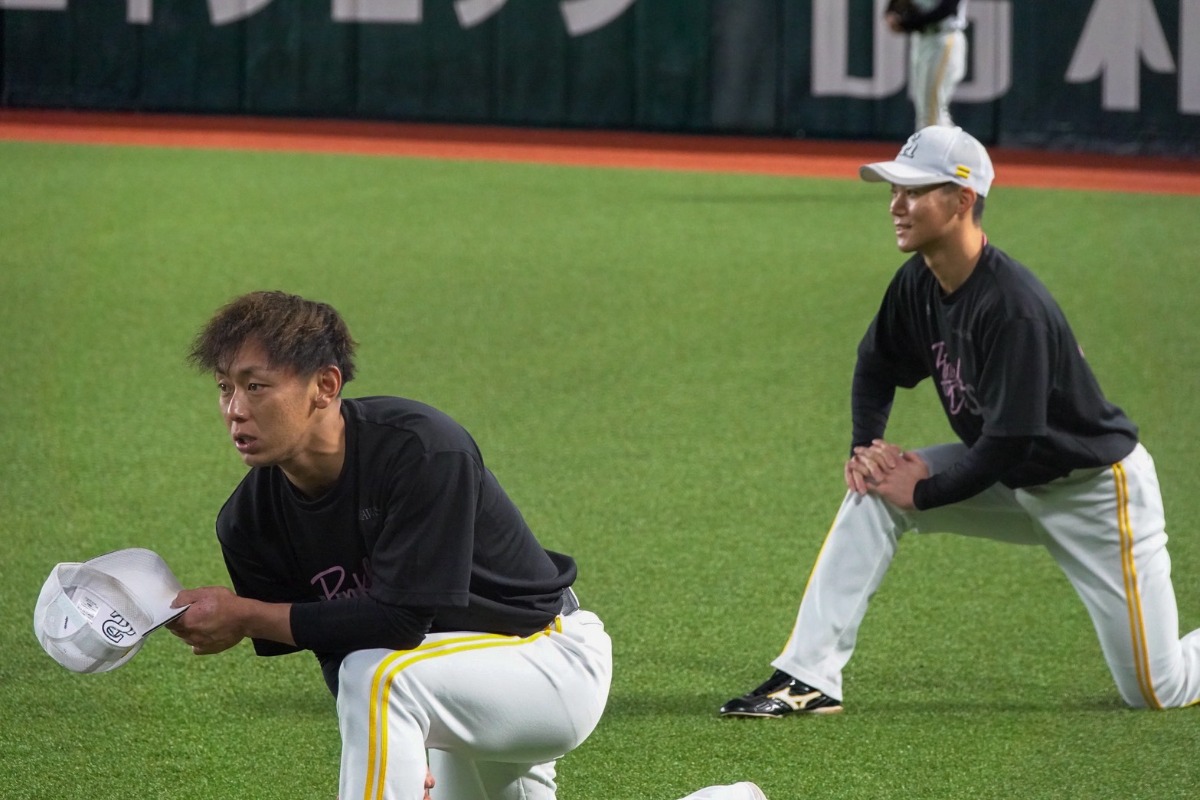 今宮健太（左）と庄子雄大【写真：竹村岳】