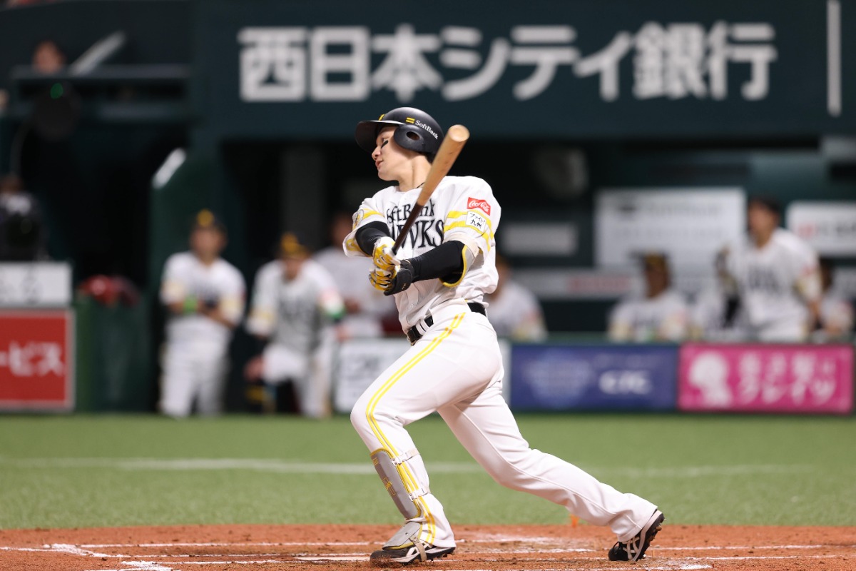 3号ソロを放った正木智也【写真：栗木一考】