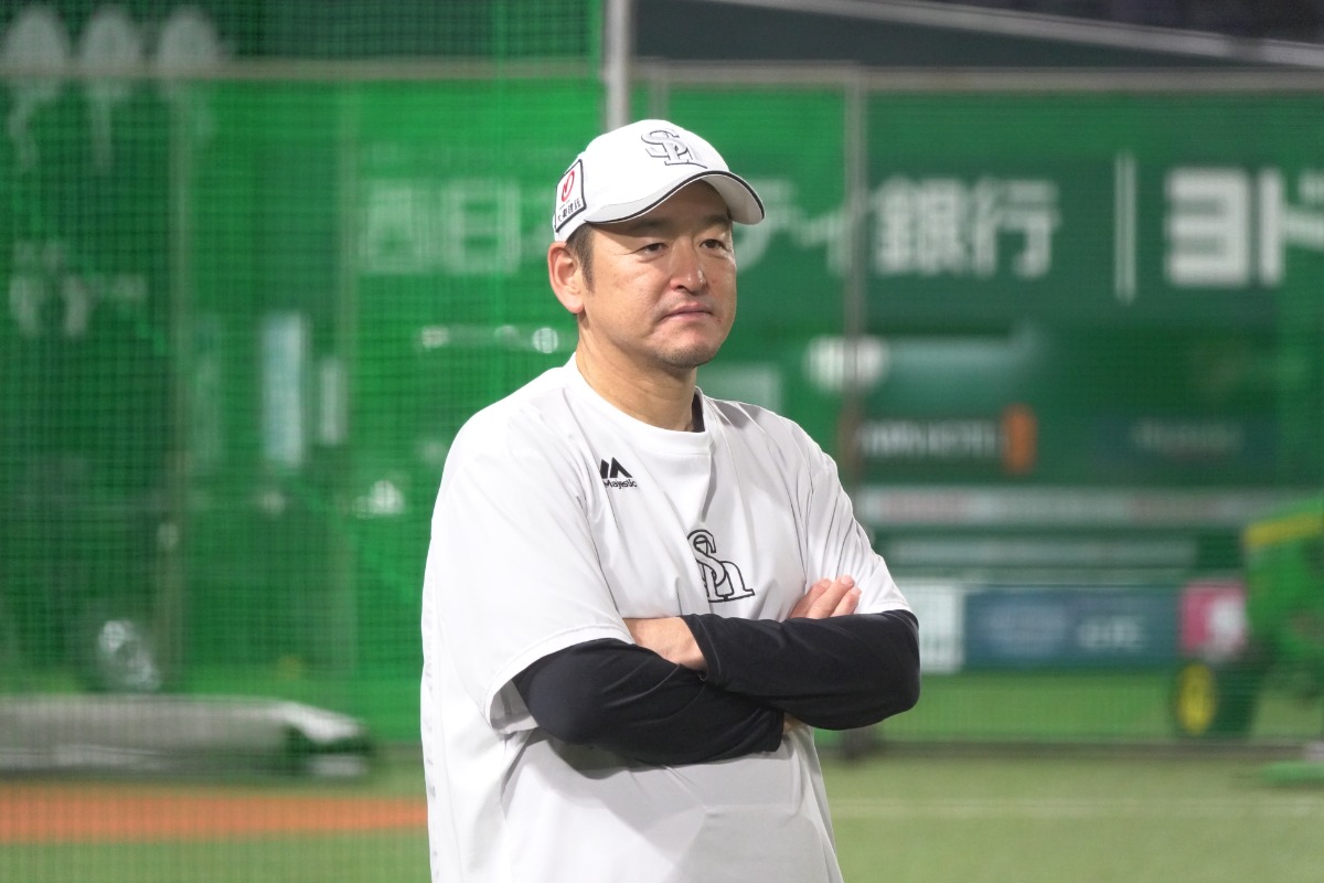 倉野信次投手コーチ【写真：竹村岳】