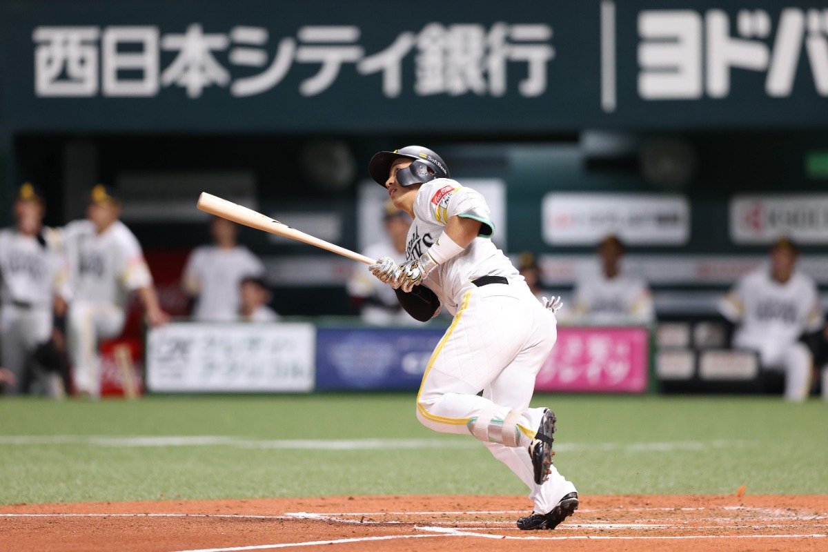 1号ソロを放った野村勇【写真：栗木一考】