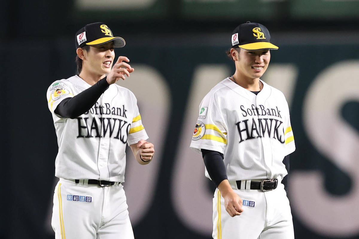 周東佑京(左)と廣瀬隆太【写真:栗木一考】