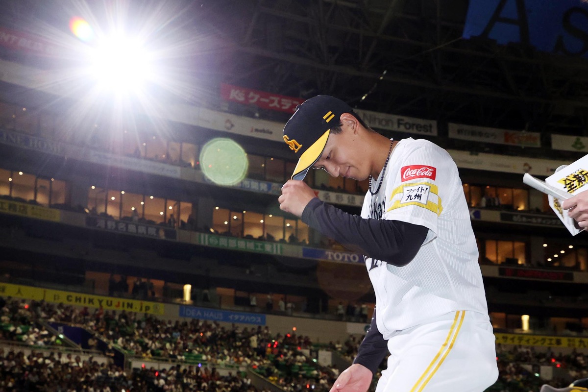 ヒーローインタビューに応じた前田悠伍【写真：栗木一考】