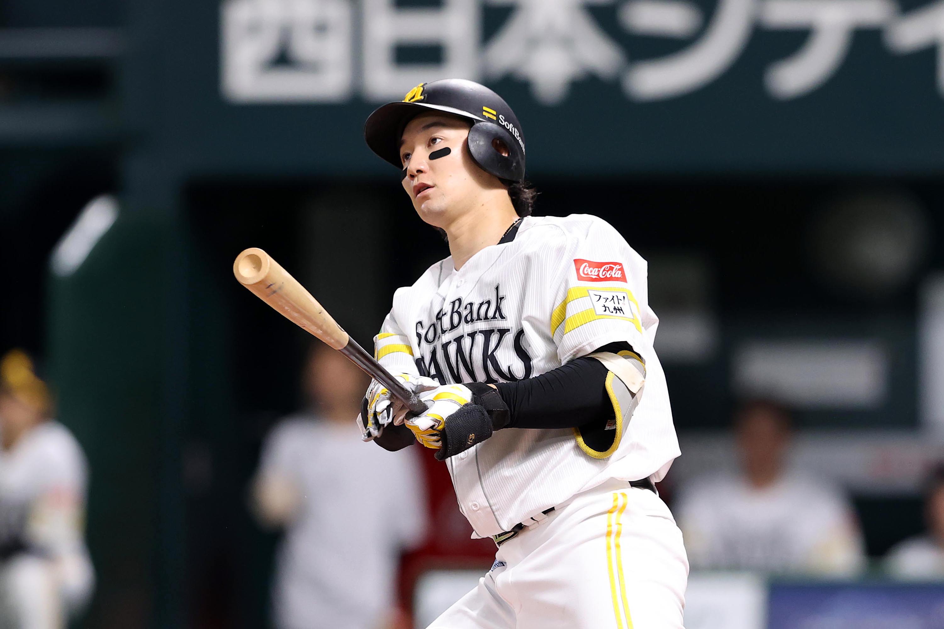本塁打を放った正木智也【写真：栗木一考】