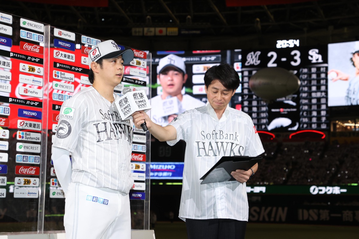 ヒーローインタビューに答える川瀬晃【写真：栗木一考】