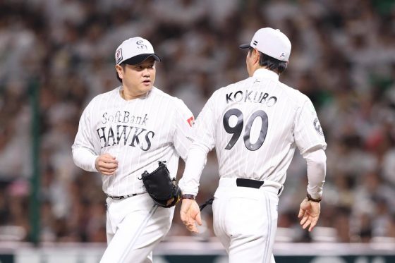 津森宥紀投手　小久保裕紀監督