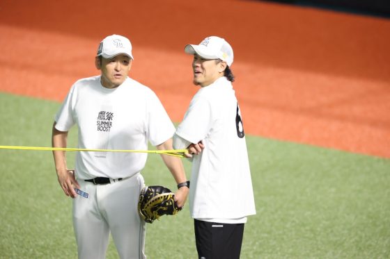 倉野コーチ　上茶谷大河