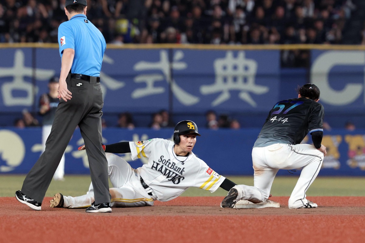 二盗を決めた庄子雄大【写真：栗木一考え