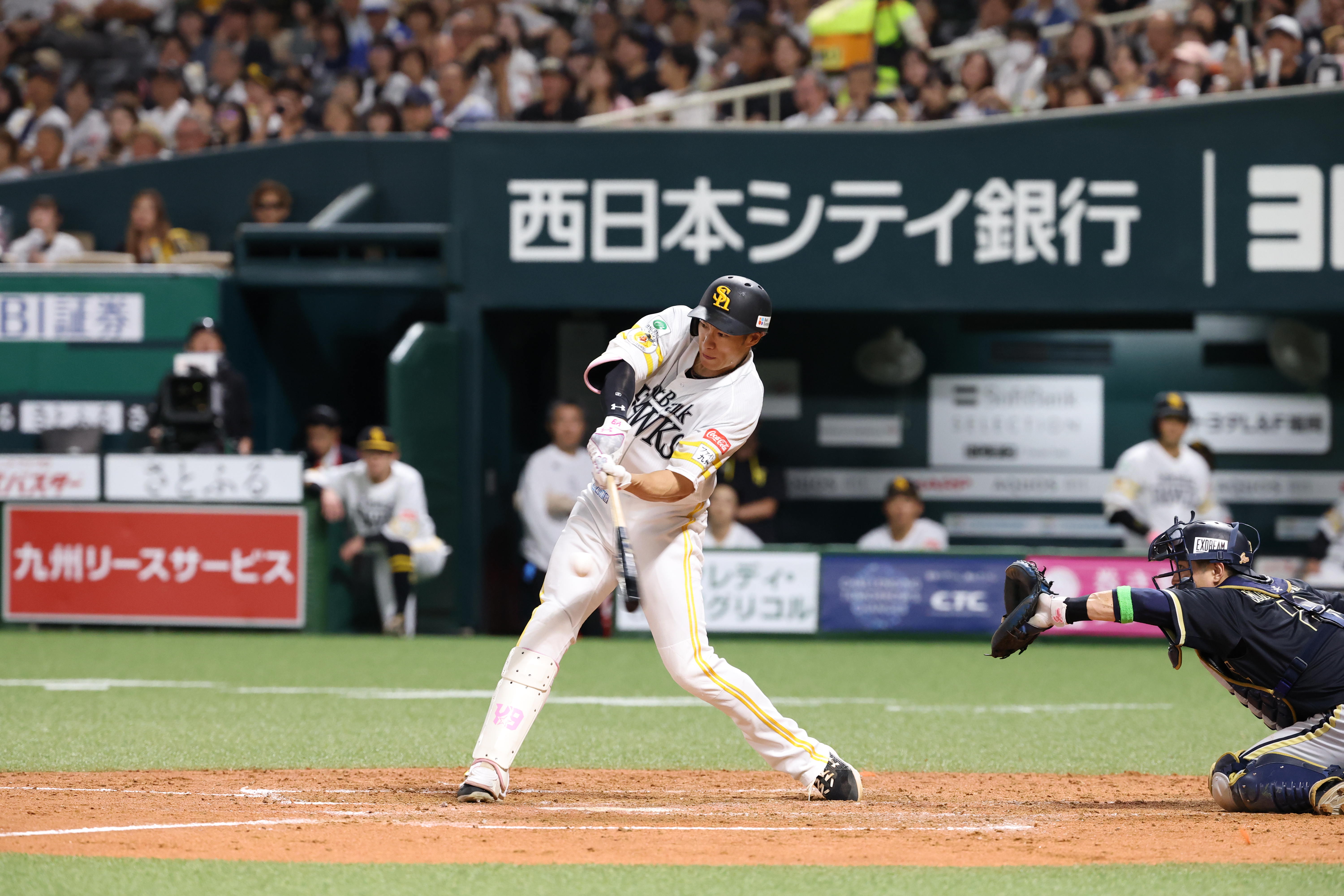 3回裏、適時打を放つ柳田悠岐